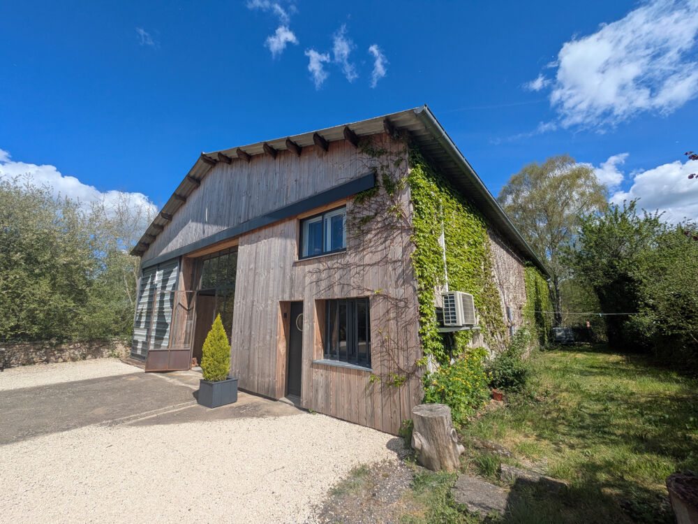 Ancienne laiterie réinventée en loft galerie dexception au coeur du Périgord-Limousin. 3 chambres terrain 2700