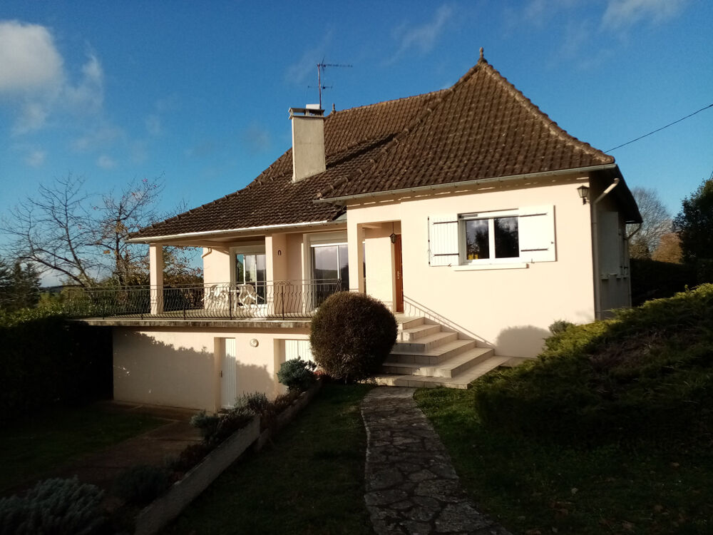 Maison de plain-pied avec piscine, deuxième logement indépendant en rez-de-jardin