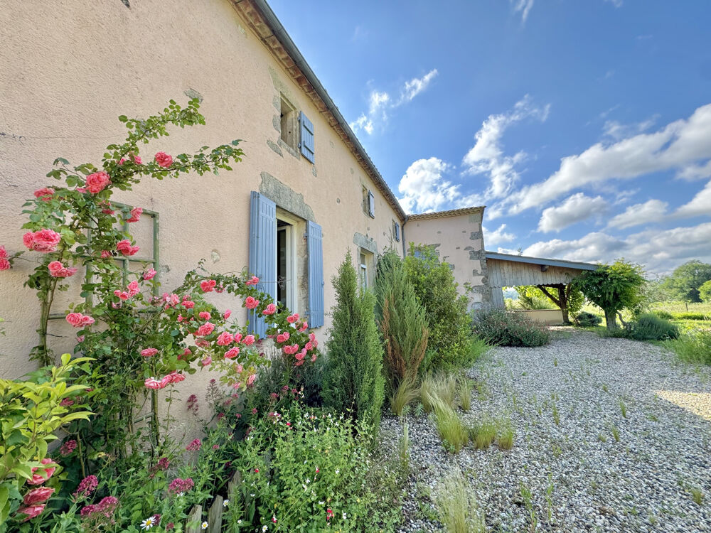 Jolie maison en pierre de 220m2 au calme sur sa jolie parcelle arborée