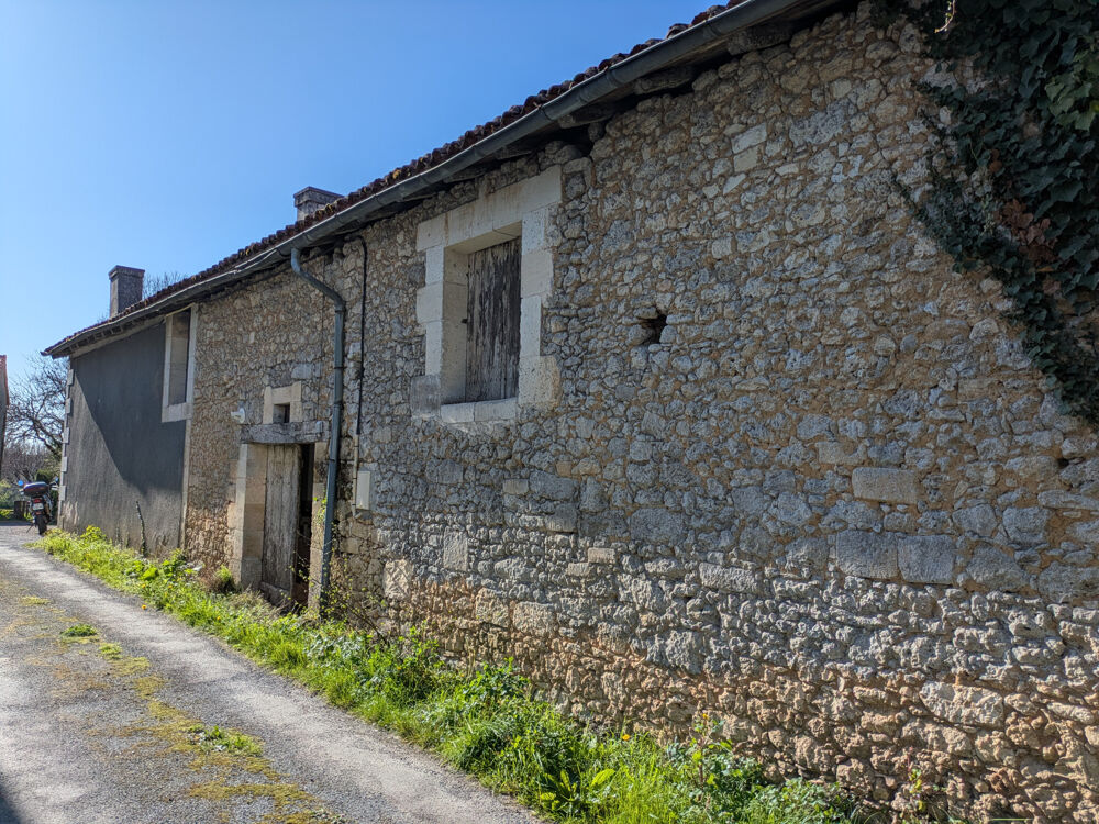 Maison en pierre à rénover avec 6 000 m2 de terrain Périgord Vert