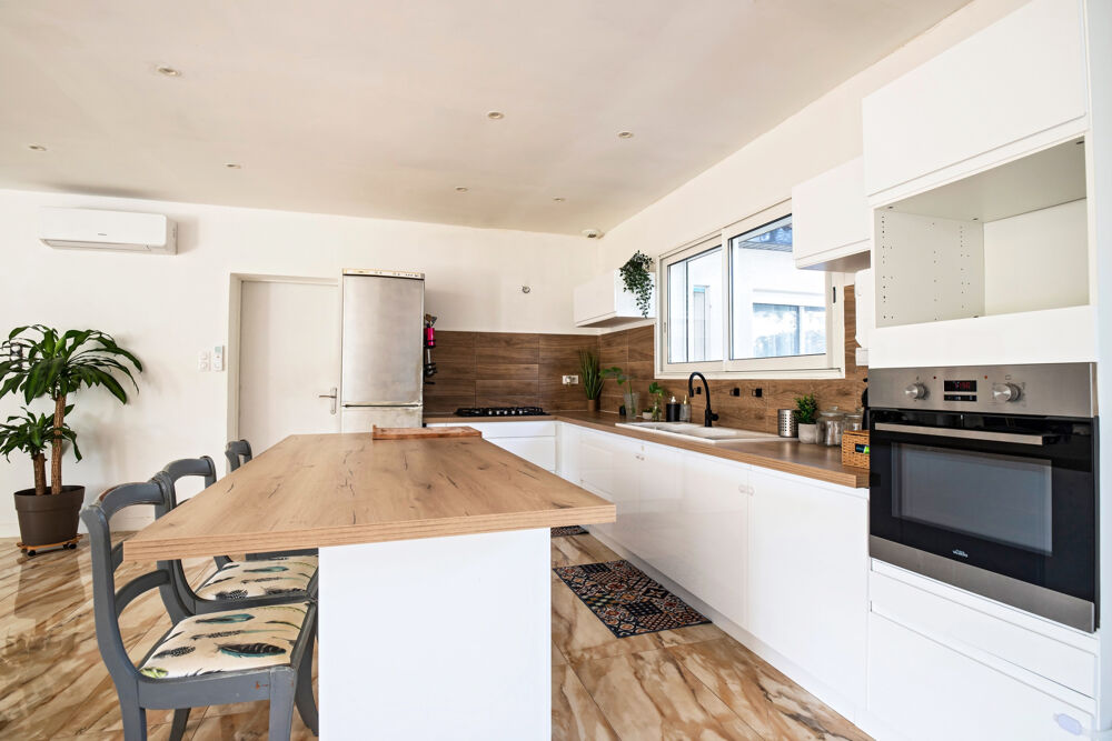 34270 CLARET 40MIN MONTPELLIER CENTRE- MAISON DE PLAIN PIED DE 200 M2 AU CALME SUR TERRAIN DE 4000M2