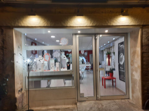 Immeuble de caract&egrave;re avec local professionnel au cœur de Brant&ocirc;me, Dordogne 322400 24310 Brantome