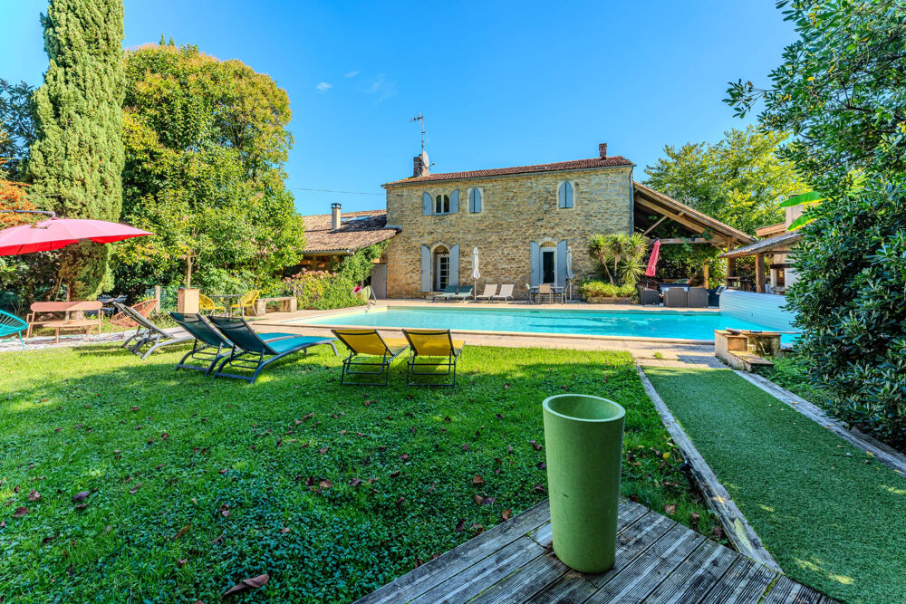 Magnifique propriété de 500 m2 sur parc de 7 200 m2