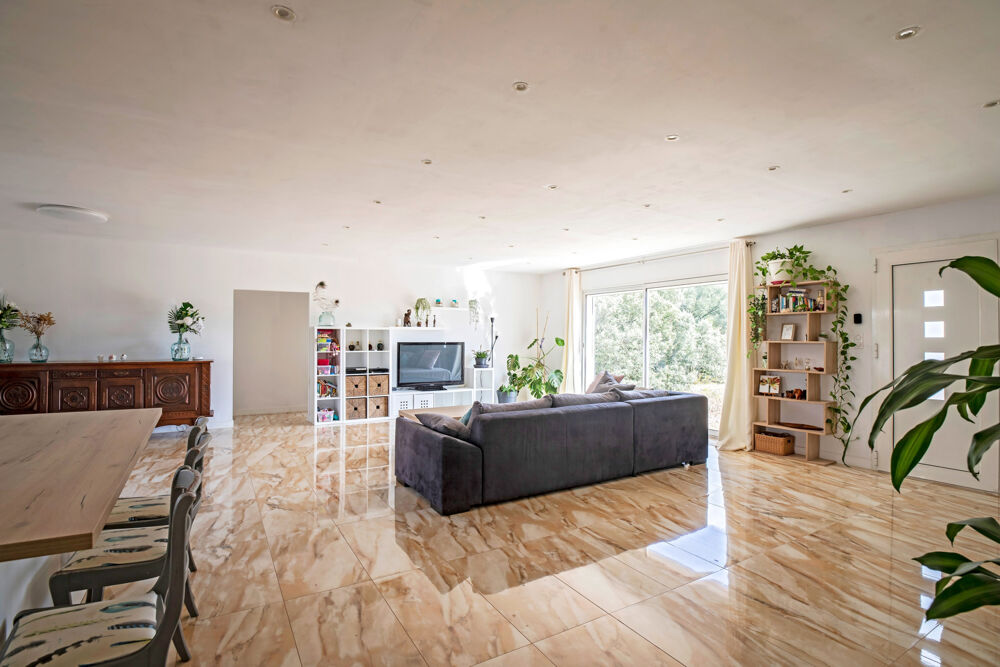 34270 CLARET 40MIN MONTPELLIER CENTRE- MAISON DE PLAIN PIED DE 200 M2 AU CALME SUR TERRAIN DE 4000M2