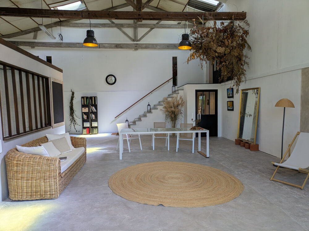 Ancienne laiterie réinventée en loft galerie dexception au coeur du Périgord-Limousin. 3 chambres terrain 2700