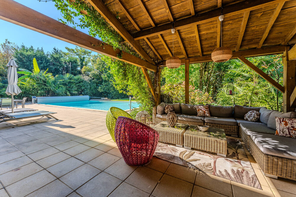Magnifique propriété de 500 m2 sur parc de 7 200 m2