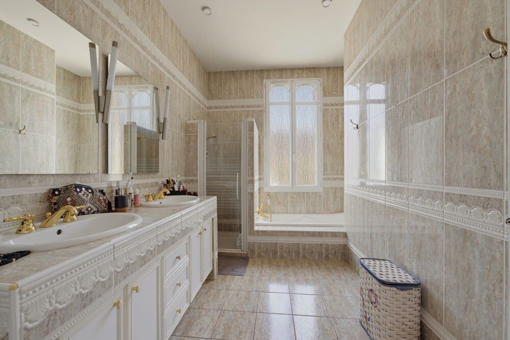 à vendre  Propriété/château Audenge (33980)