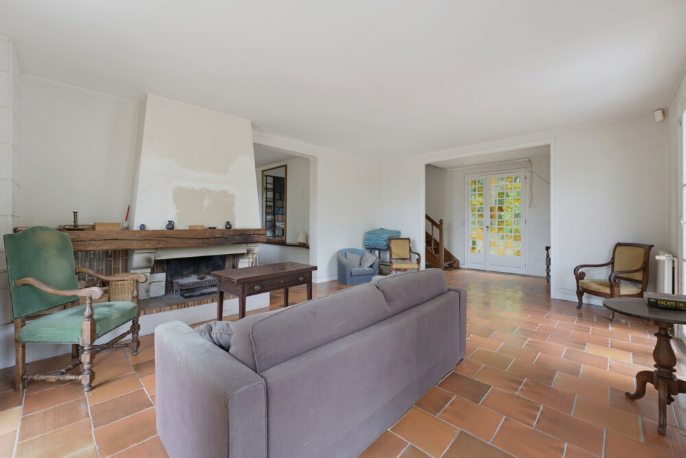Propriété de 235 m2 avec plus de 5 000 m2 de terrain à Cambes