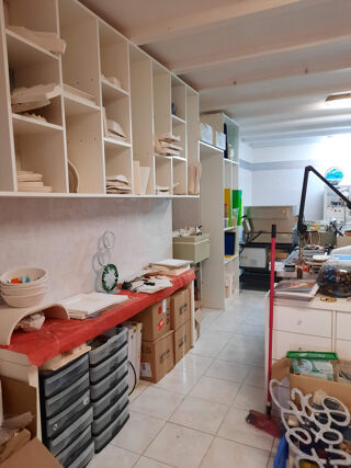   Immeuble de caractère avec local professionnel au cœur de Brantôme, Dordogne Brantome