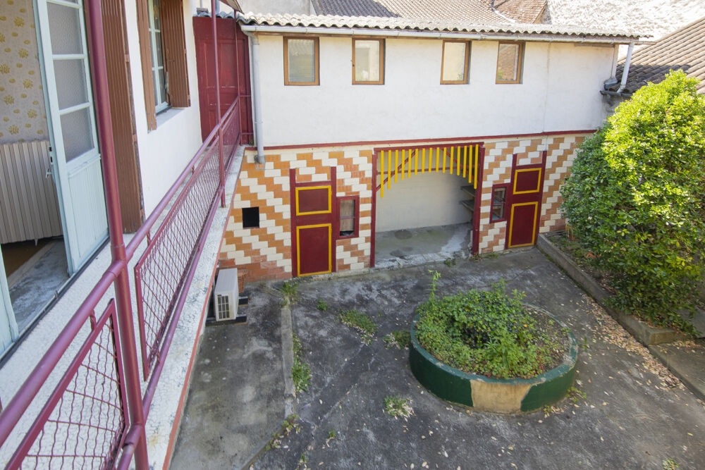 Maison de ville 6 pièces - Deux appartements. Cour intérieure