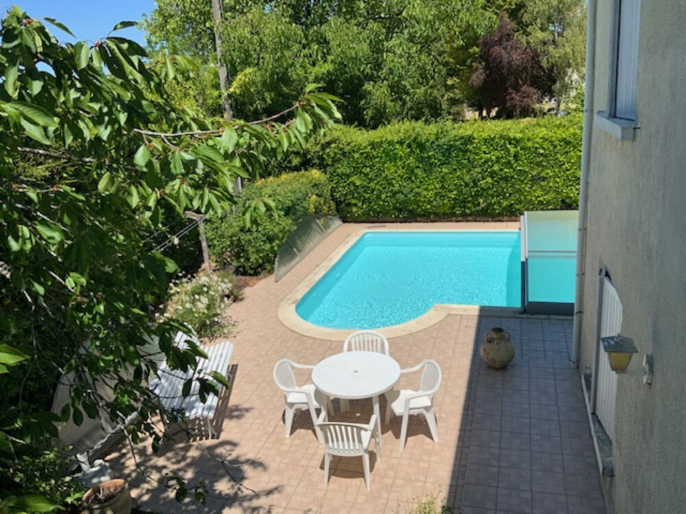 Maison de plain-pied avec piscine, deuxième logement indépendant en rez-de-jardin