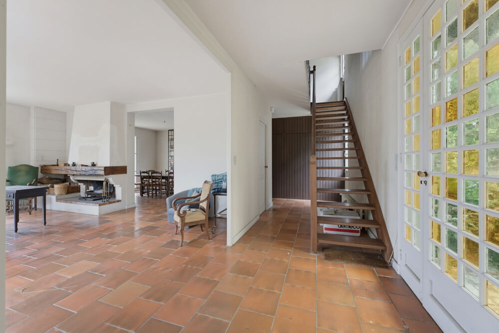 Propriété de 235 m2 avec plus de 5 000 m2 de terrain à Cambes