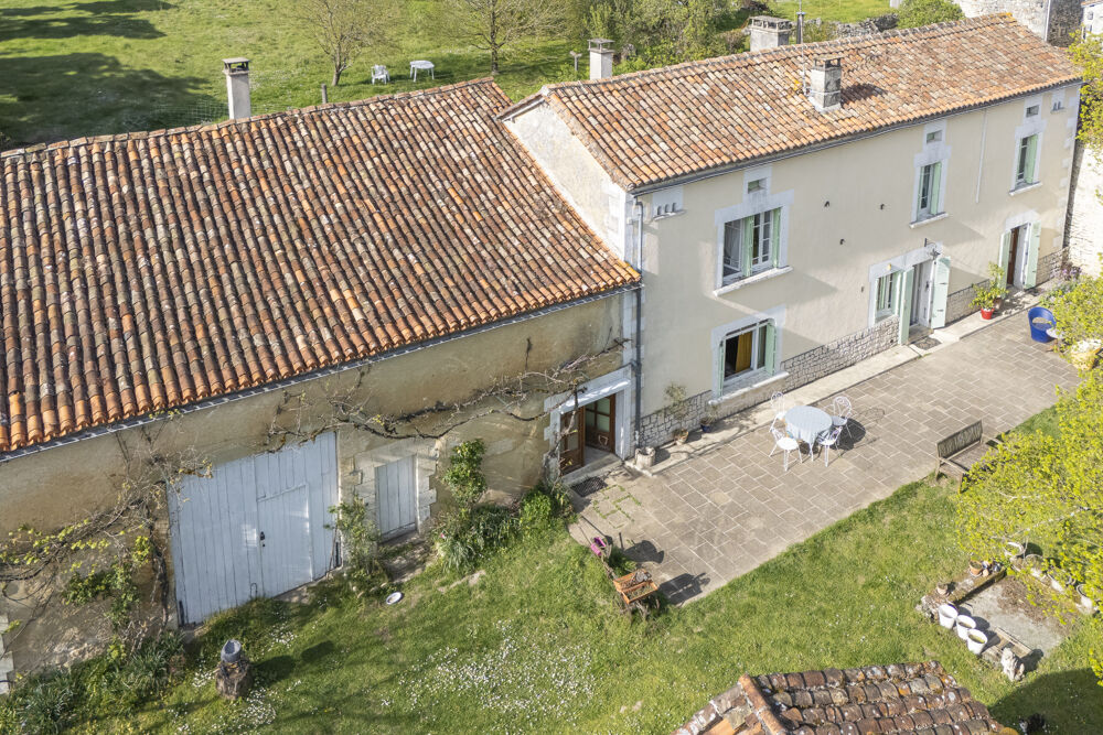 Grande maison avec gîte et dépendances en Périgord Vert