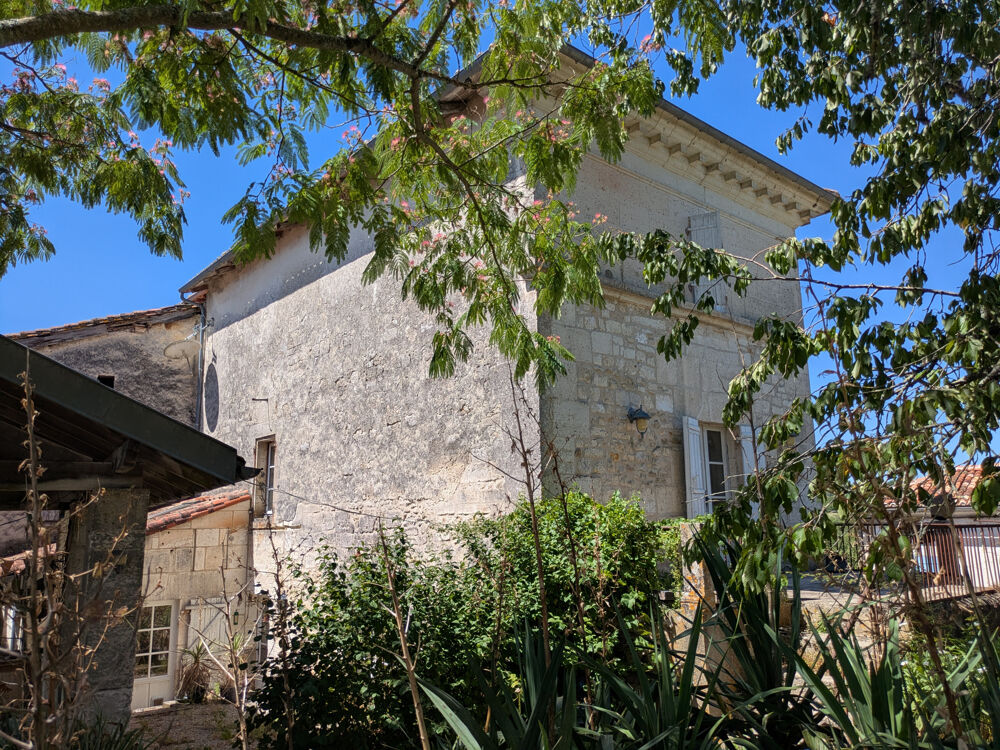 Maison bourgeoise, 210 m2, dépendances, jardin, Mareuil-en-Périgord.