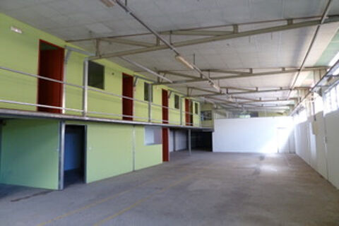 A LOUER A ST ANDRE LOCAL PROFESSIONNEL DE 500m2 - ENTREPOT - BUREAUX - ACTIVITE 4225 97440 St andre