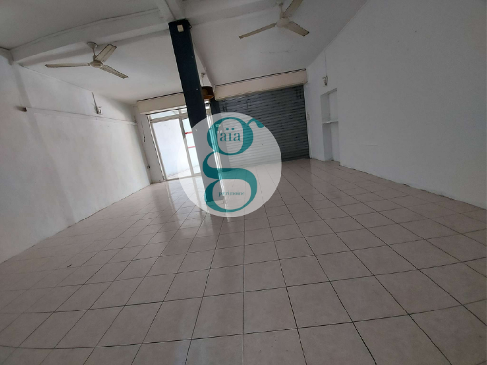   Local commercial env.80m2 - St André - Colosse - Ideal restaurant - Emplacement stratégique 