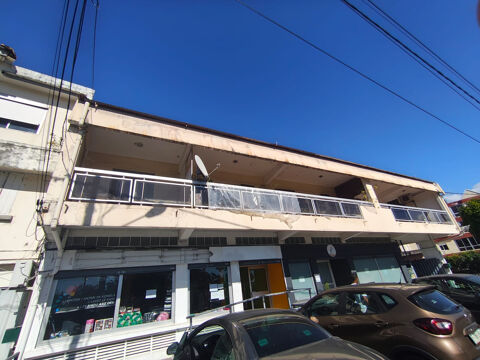 Local centre-ville Saint-Benoit 143m2 1500 97470 St benoit