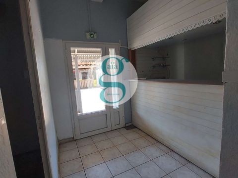   Local commercial env.80m2 - St André - Colosse - Ideal restaurant - Emplacement stratégique 