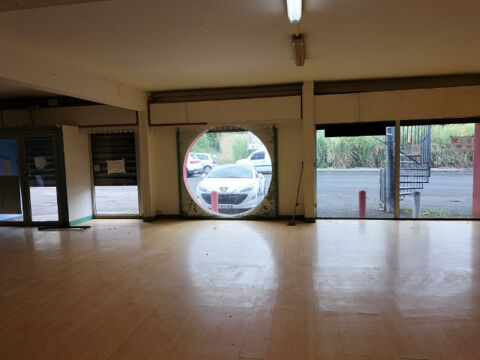 Local 115m2 - Saint-Andr&eacute; 2300 97440 St andre
