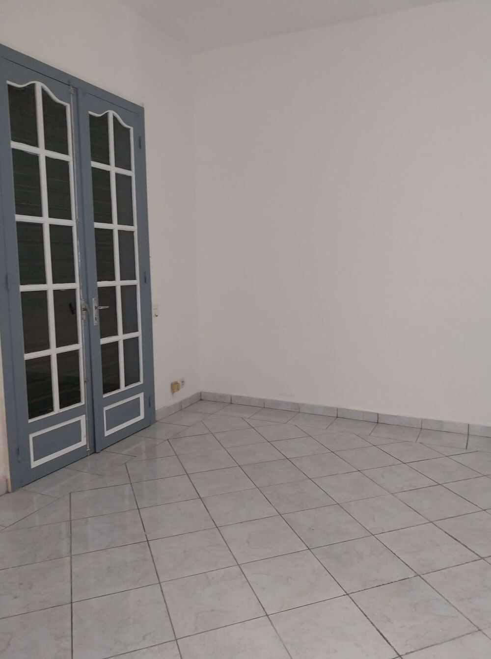   LOCAL PROFESSIONNEL  44m2 A LOUER - ST André - Ville 
