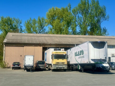   Hangar de 644 M2 sur une parcelle de 3000 M2 dans zone industriel 