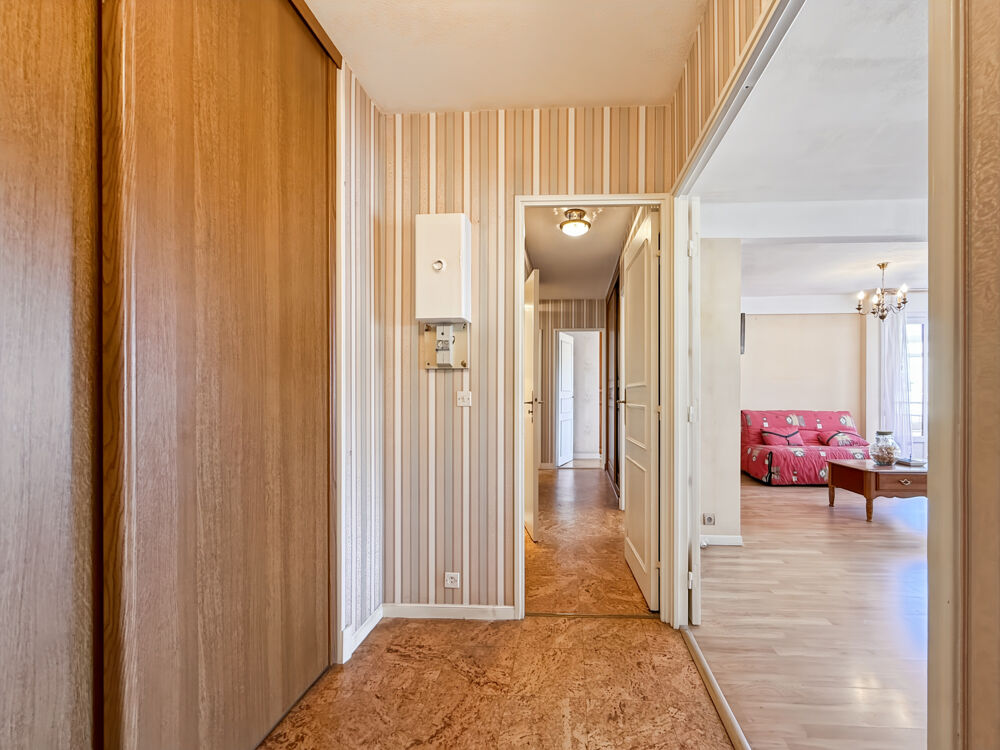 Vente Appartement Grand appartement traversant de 105 m2  Garage + Parking   Idéal famille   Quartier recherché de Clermont-Ferr Clermont ferrand