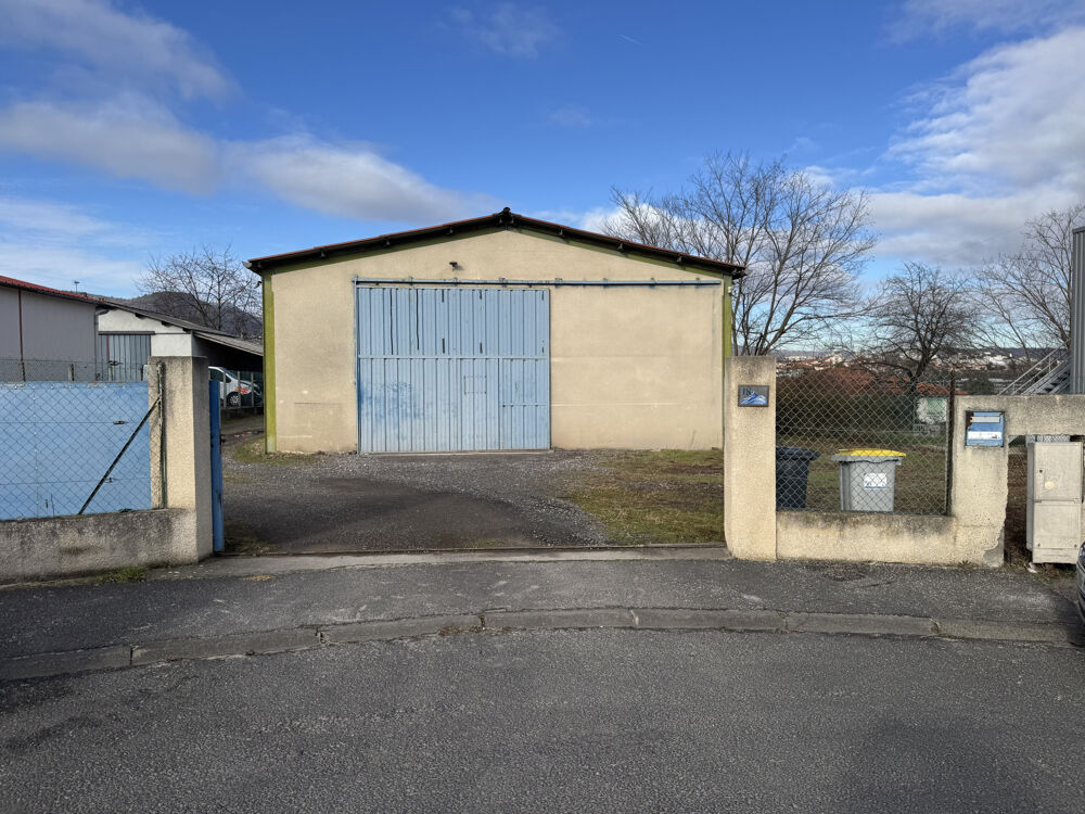   A LOUER ENTREPÔT AVEC BUREAUX 200M2 À ROMAGNAT 63540 