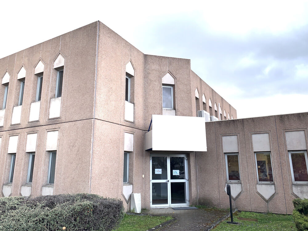   A LOUER PLATEAUX DE BUREAUX DE 102m2 à CLERMONT-FERRAND LE BREZET 
