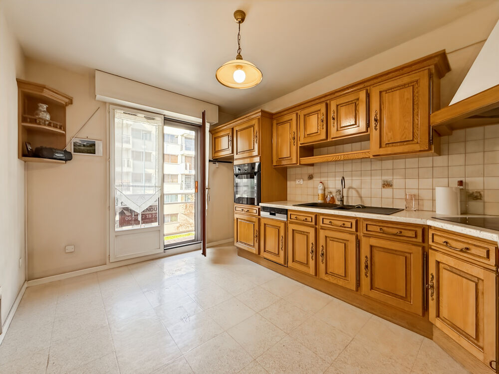 Grand appartement traversant de 105 m2 Garage + Parking Idéal famille Quartier recherché de Clermont-Ferr