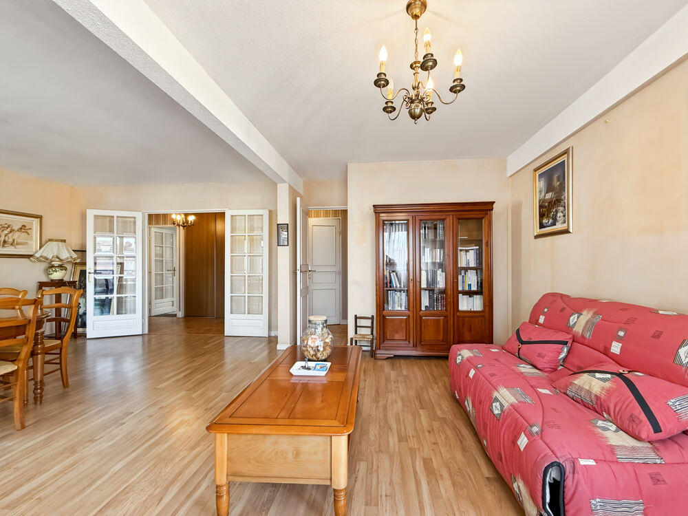 Grand appartement traversant de 105 m2 Garage + Parking Idéal famille Quartier recherché de Clermont-Ferr