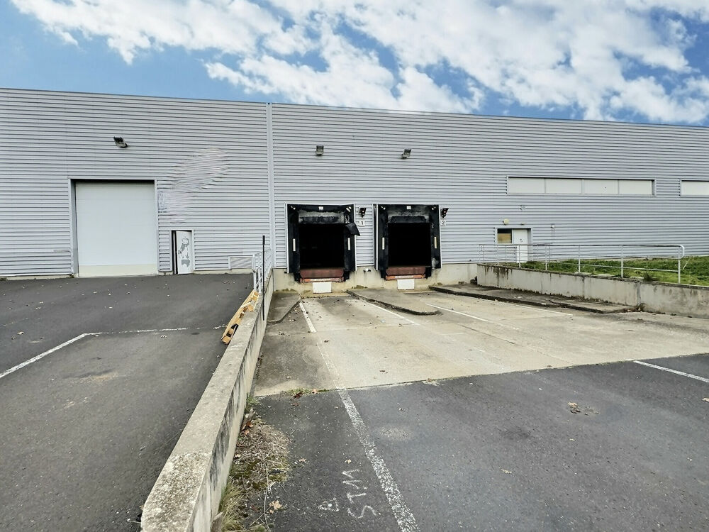   A LOUER ENTREPÔT 1440M2 AVEC BUREAUX 170M2 À CLERMONT-FERRAND 63100 