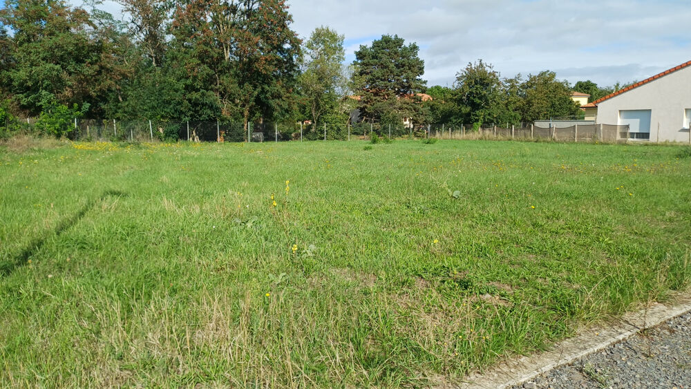 Vente Terrain Terrain à vendre au Cheix sur Morge surface 709 M2 Le cheix sur morge