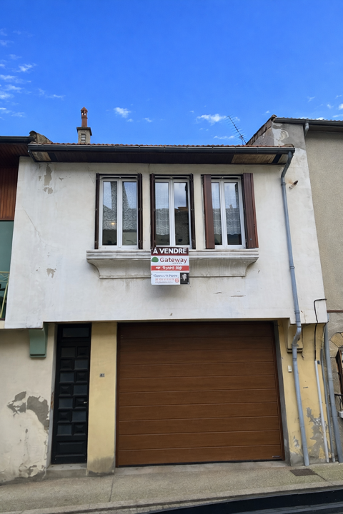   MAISON DE BOURG AVEC TERRASSE SANS VIS-�-VIS ET GRAND GARAGE   VIC-LE-COMTE Maison - 2 pi�ce(s) - 51 m�