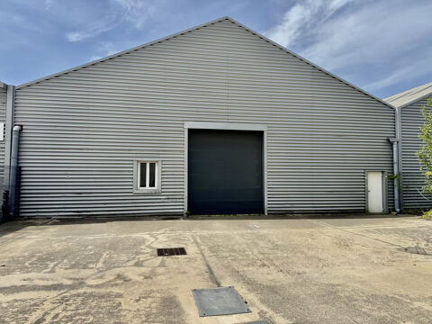   ENTREPÔT 541m2 à RIOM 63200 