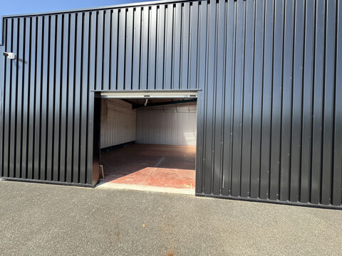   LOCATION ENTREPÔT DE 55m2 À CREUZIER-LE-NEUF ( Près de VICHY) 