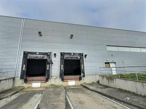   A LOUER ENTREPÔT 1440M2 AVEC BUREAUX 170M2 À CLERMONT-FERRAND 63100 