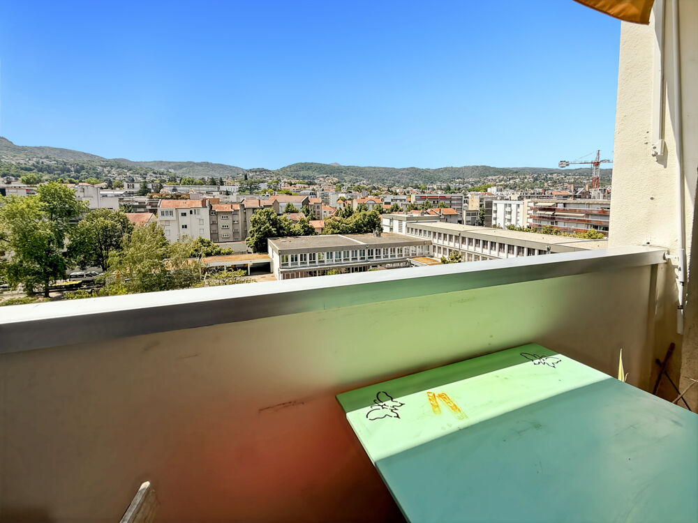 Vente Appartement Appartement de 83 m2 vue, balcon, cave et parking, plein centre Clermont ferrand