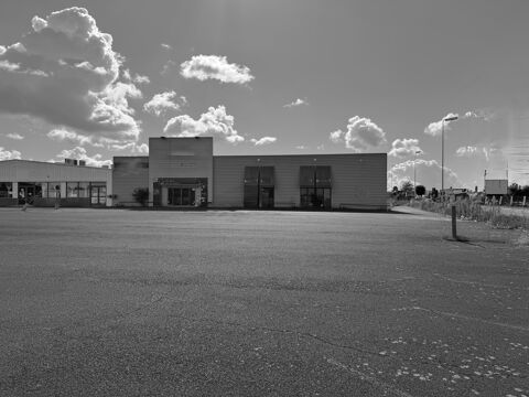   A VENDRE À COURNON-D'AUVERGNE MURS COMMERCIAUX DIVISIBLES 1100m2 
