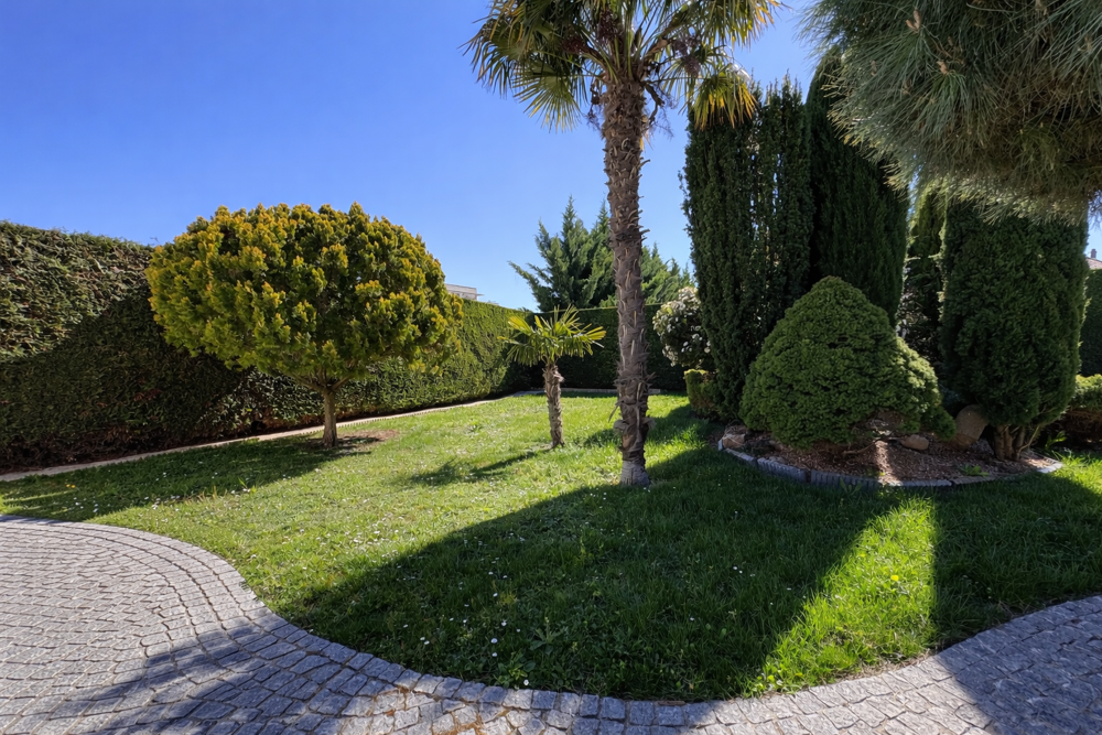 MAISON CLERMONT-FD secteur résidentiel recherché,140m2 avec piscine et terrain 1367m2 3 chambres et 2 garages