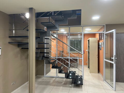   À vendre   Local d'activité 619 m2   Riom (63200), secteur Les Charmettes / ZAC de Layat 
