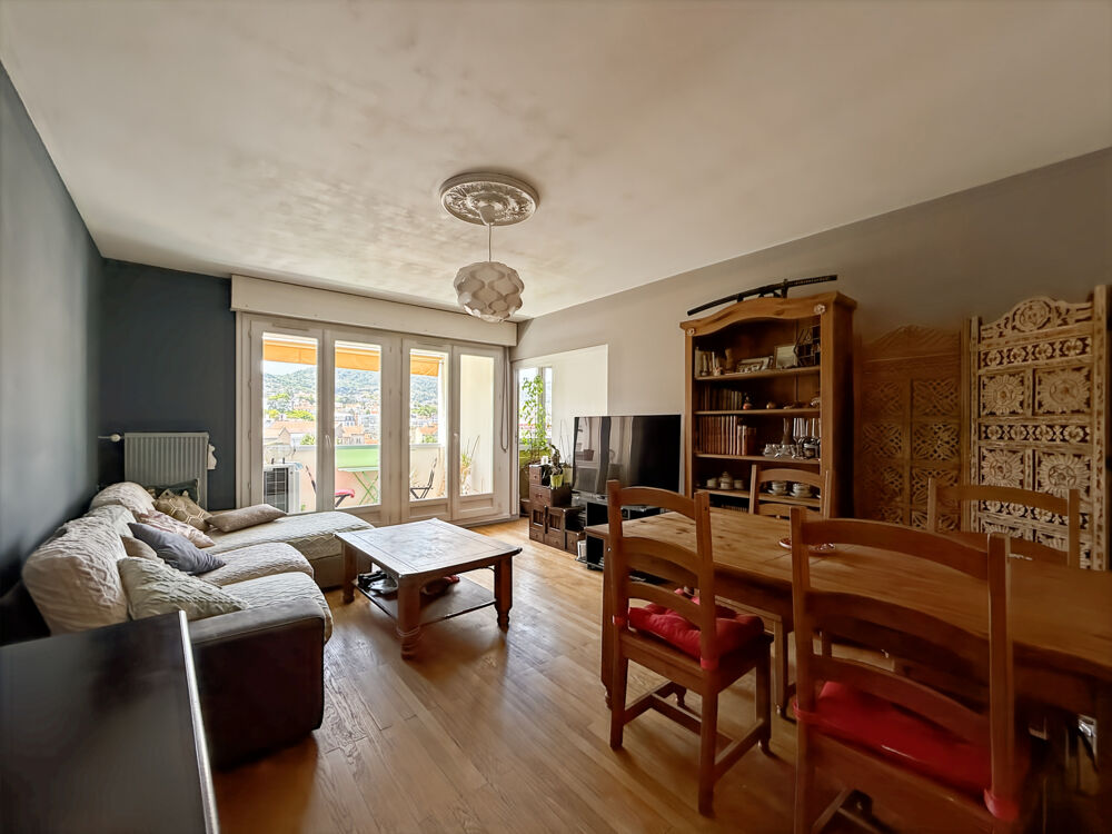 Vente Appartement Appartement de 83 m2 vue, balcon, cave et parking, plein centre Clermont ferrand