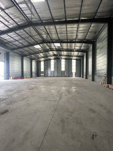   A LOUER ENTREPÔT DE 695m2 À MONTLUÇON 