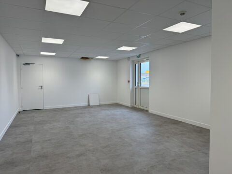   Location 122m2 entrepôt AVERMES 03000 