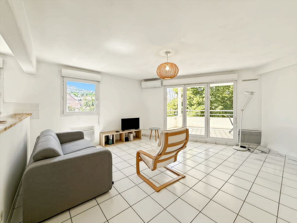 Appartement T2 de 56 m2 avec parking, cave et terrasse à Clermont-Ferrand