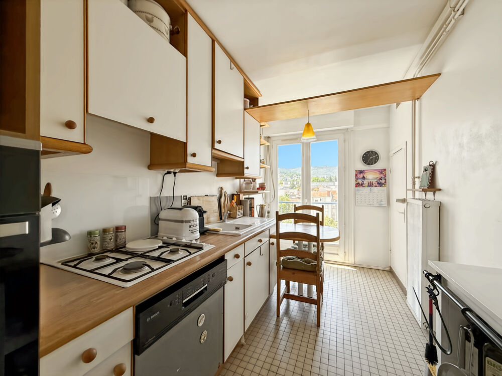 Vente Appartement Appartement de 83 m2 vue, balcon, cave et parking, plein centre Clermont ferrand