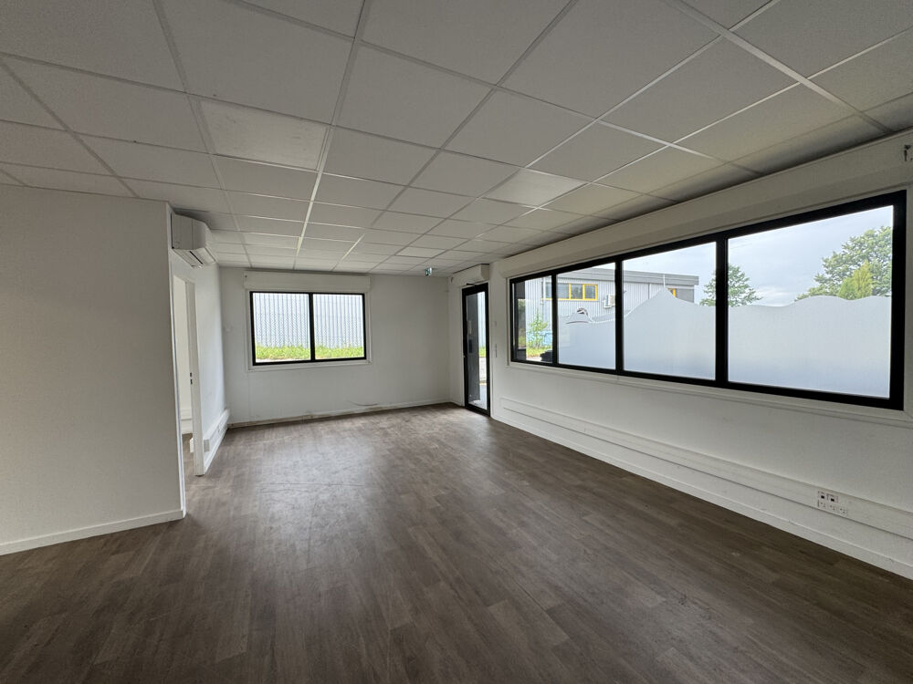   A LOUER ENTREPÔT 300m2 AVEC BUREAUX 60m2 À PONT-DU-CHATEAU 63430 Pont du chateau