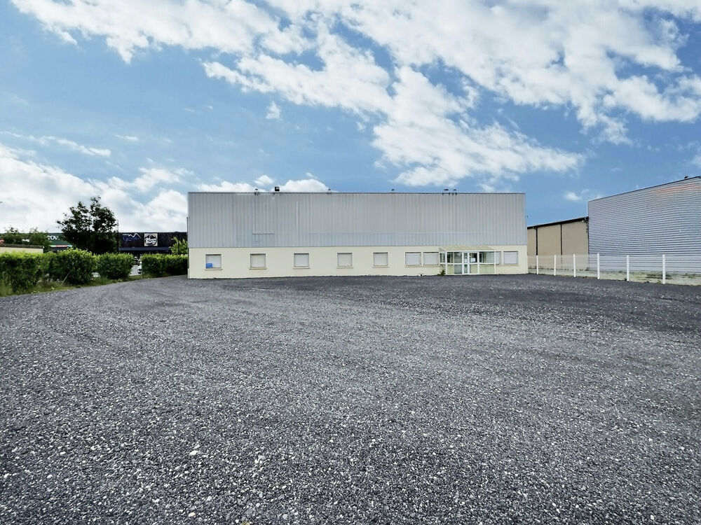   A VENDRE ENTREPÔT 850m2 AVEC PONT ROULANT ET BUREAUX 110m2 à GANNAT 03800 