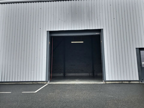 ENTREP&Ocirc;T DE 210m2 &agrave; RIOM 1700 63200 Riom