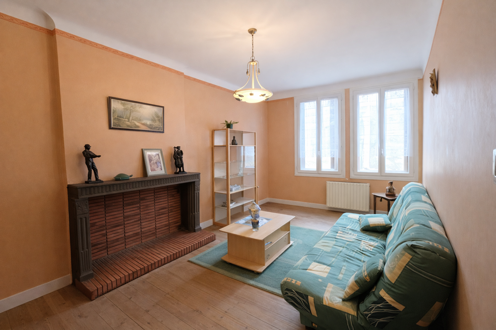 MAISON DE BOURG AVEC TERRASSE SANS VIS-À-VIS ET GRAND GARAGE VIC-LE-COMTE