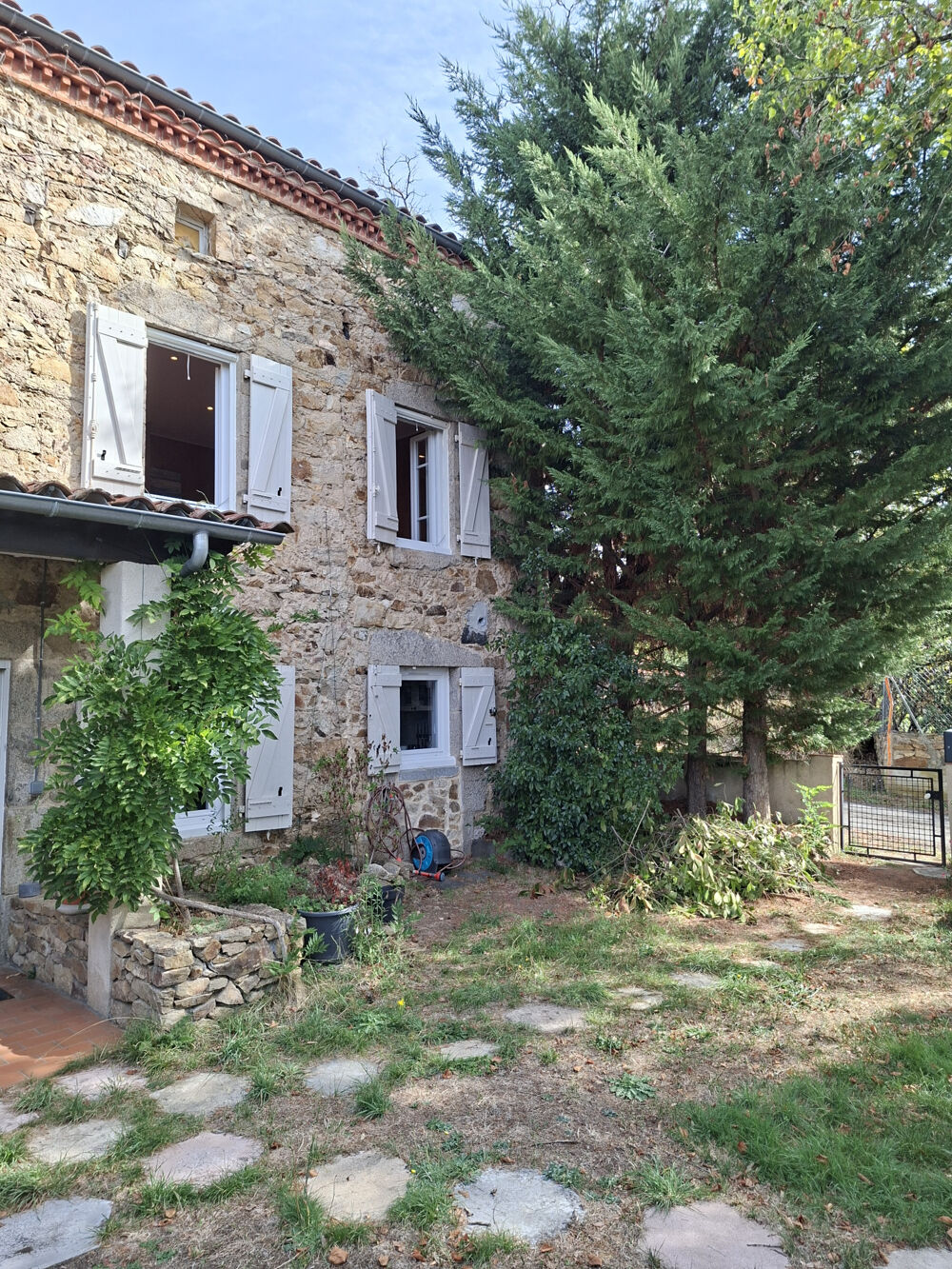 Vente Maison Maison indépendante avec jardin   2 chambres   Sans travaux   Proche Issoire Champagnat le jeune